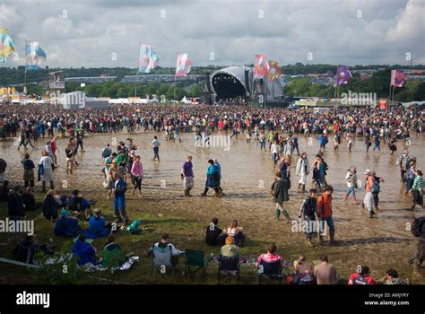 El Festival de Glastonbury 2007: Una Erupción Musical en Honor al Retorno de un Ícono Británico